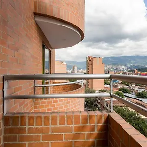 Apartamento Large 3 Bedroom Near Poblado W Free Parking, Medellín